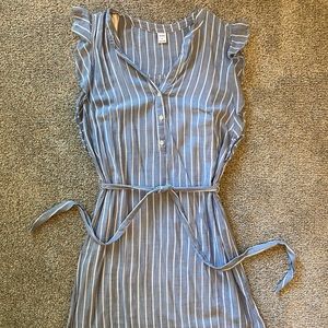 Old Navy flutter sleeve chambray dress